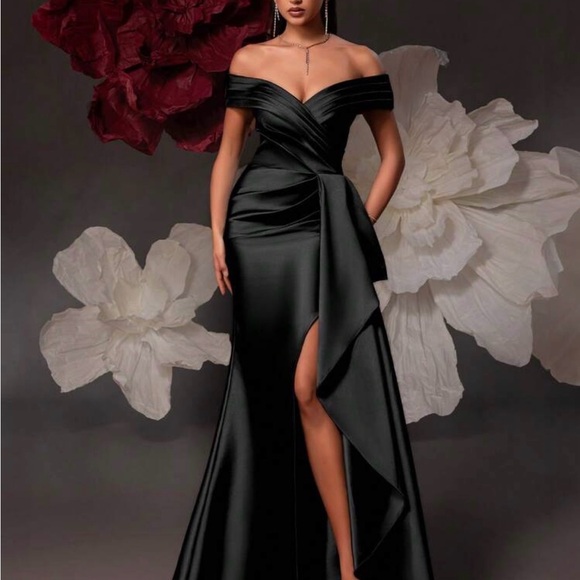 VIPGIRL Dresses & Skirts - Elegant Black Off-Shoulder Evening Gown